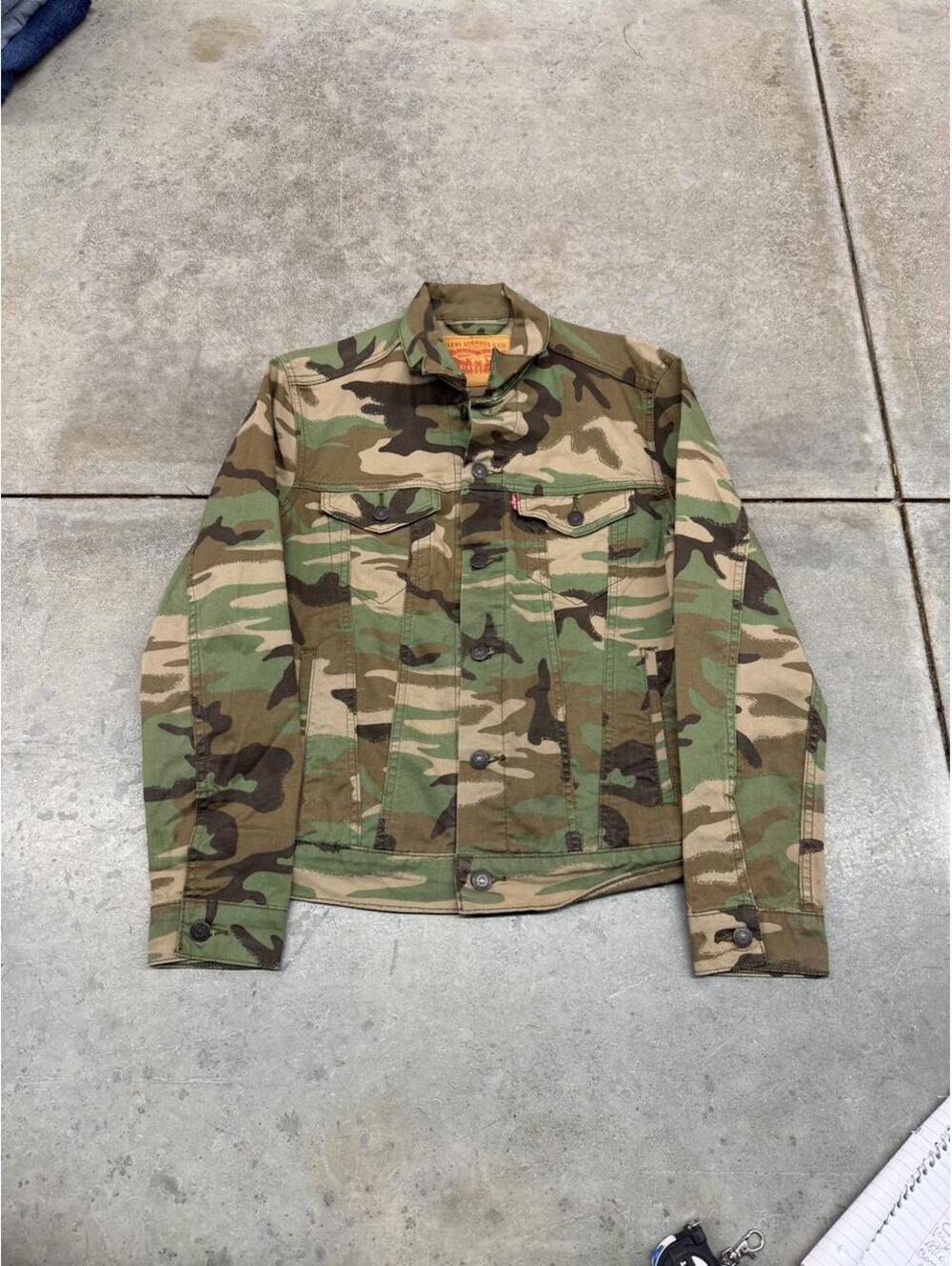 vintage levis woodland camo trucker jacket size small WOMENS